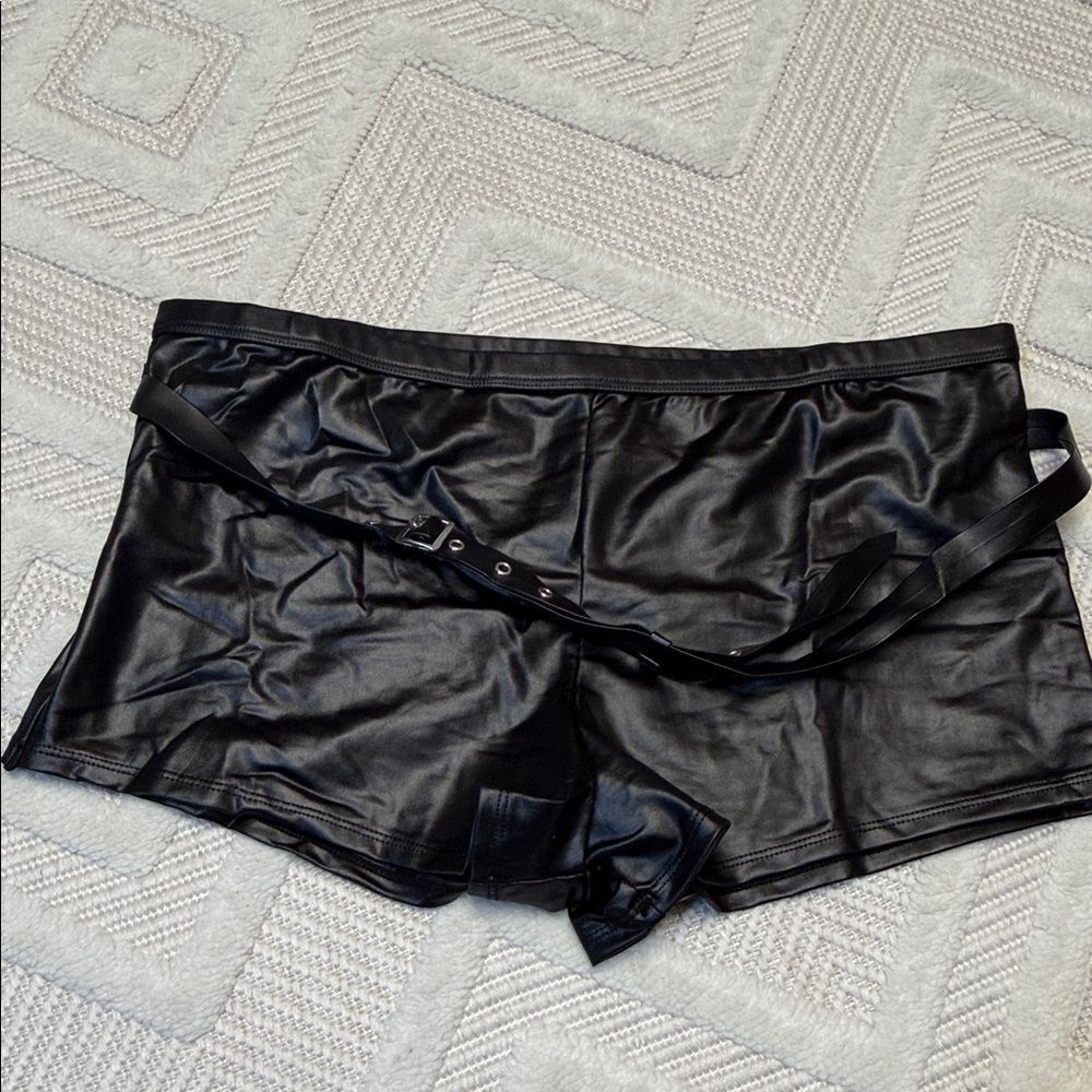 LUST BRAND - Black Leather Faux Leather Shorts with Belt